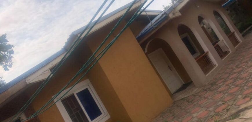 3bedrms with a boys quarters for sale at Lapaz Nyamekye junction