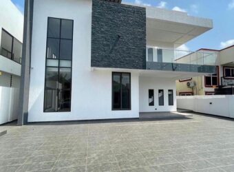 4 Bedroom House With An Indoor Pool East Legon, Trasacco