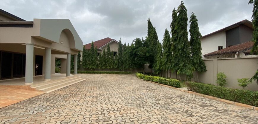 EXECUTIVE 4 BEDROOM HOUSE WITH 3 BEDROOM BOYS QUATERS. AT WEST TRASSACO.