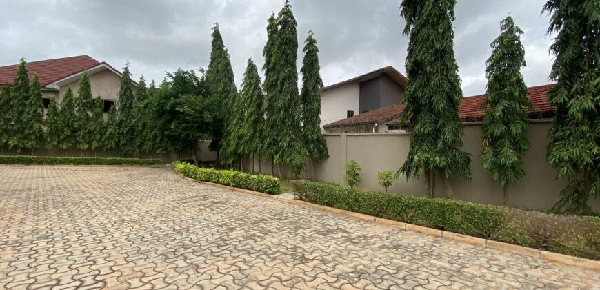 EXECUTIVE 4 BEDROOM HOUSE WITH 3 BEDROOM BOYS QUATERS. AT WEST TRASSACO.