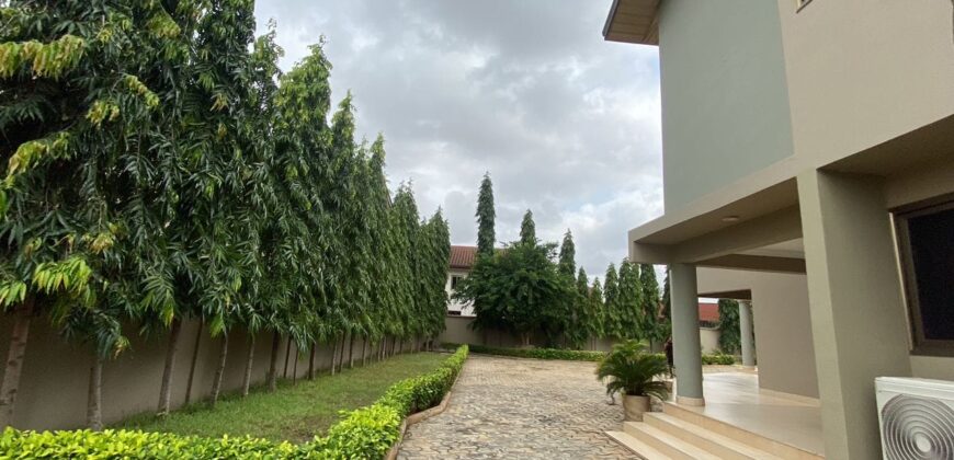 EXECUTIVE 4 BEDROOM HOUSE WITH 3 BEDROOM BOYS QUATERS. AT WEST TRASSACO.