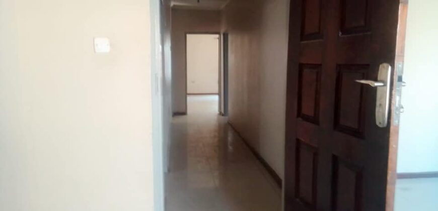 3 bedroom flat for Rent in salama park Wall