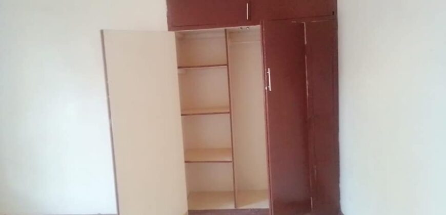 3 bedroom flat for Rent in salama park Wall