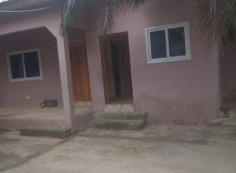 2 bedrooms apartment with 1 washroom for rent at Amanfrom -Kasoa