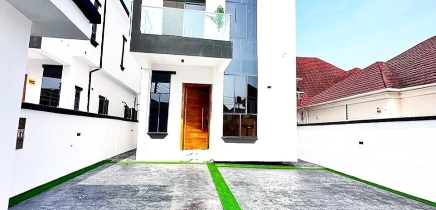 CONTEMPORARY 5BEDROOM FULLY DETACHED DUPLEX FOR SALE.