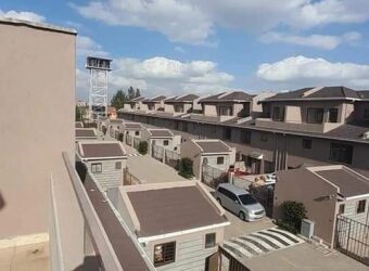 Embrace luxury living in this brand-new 5-bedroom townhouse with a servant’s quarter in Syokimau, just off Katani Road!