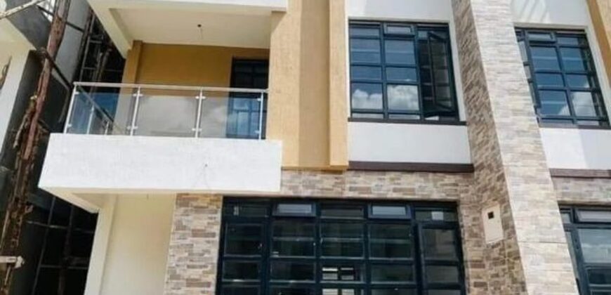 Gated estate with 26 impeccably designed 4-bedroom Townhouses + DSQ to let