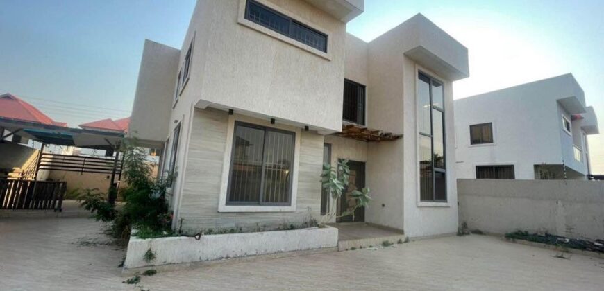 Executive 3 bedrooms house for rent @ Lakeside estates