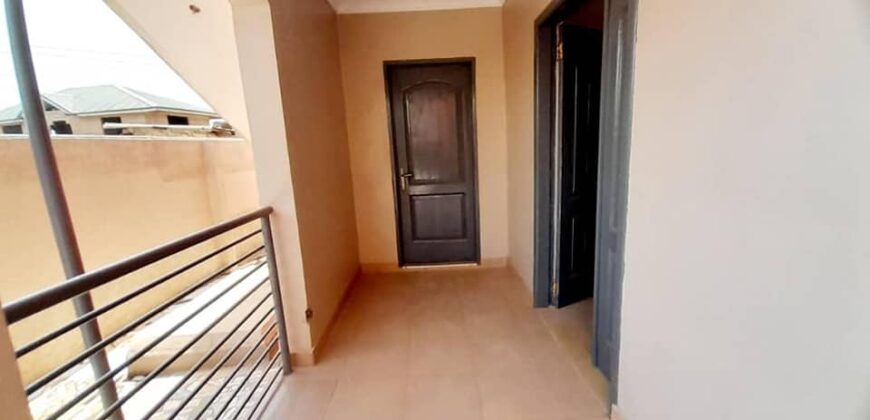 2bedroom self contained apartment for rent in Taifa, few minutes away from the main station.