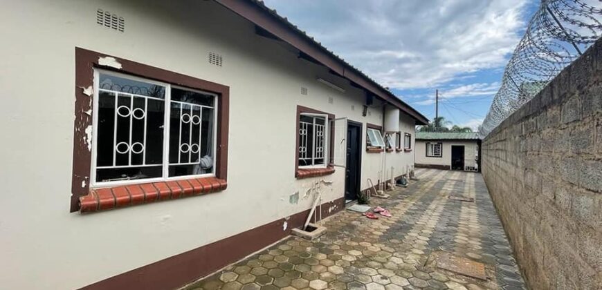 3 bedroom with 1 bedroom cottage for Rent in nyumba yang