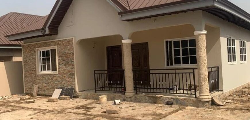 Newly built Executive 3 bedrooms house for sale At amasaman Cocobord opar.