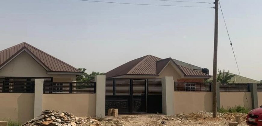 Newly built Executive 3 bedrooms house for sale At amasaman Cocobord opar.