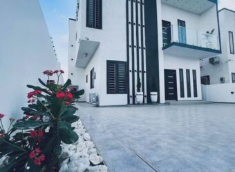 4 bedrooms House & Bq for sale at East Legon, Ogbojo