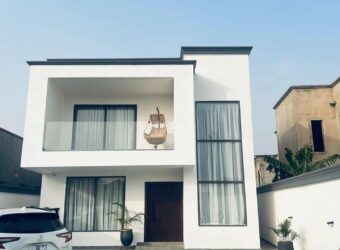 fully furnished!! 4 bedroom house for sale at Lakeside