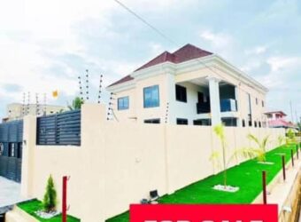 5 bedroom self compound at ashongman estate Tarred road