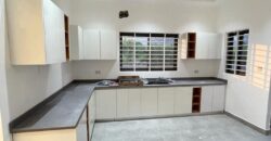 3bedroom house at oyarifar for sale