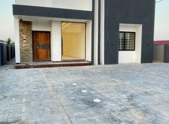 3bedroom house at oyarifar for sale