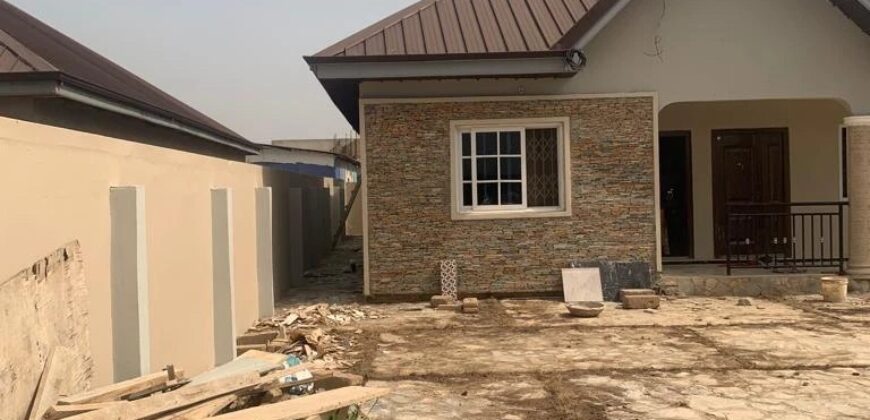 Newly built Executive 3 bedrooms house for sale At amasaman Cocobord opar.