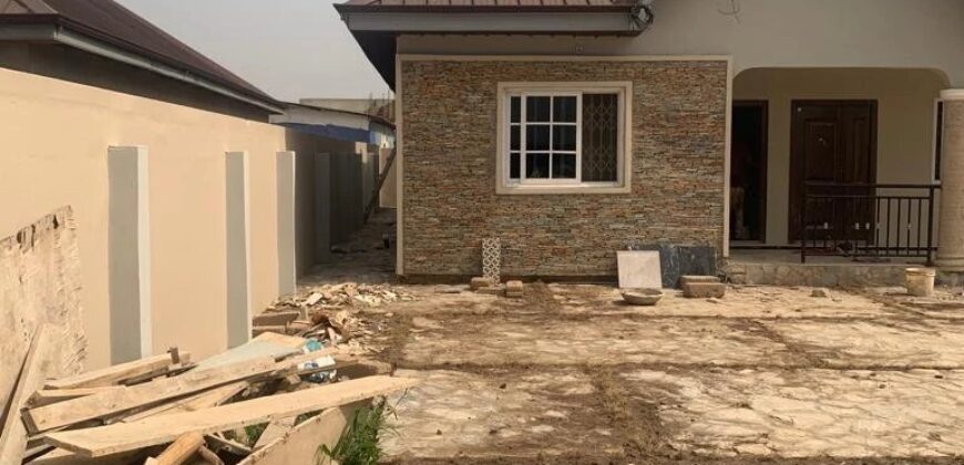 Newly built Executive 3 bedrooms house for sale At amasaman Cocobord opar.