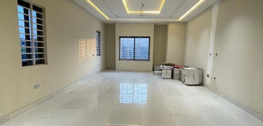 3bedroom house at oyarifar for sale