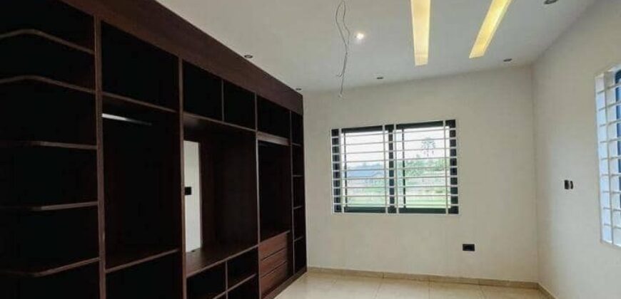 5 bedroom self compound at ashongman estate Tarred road