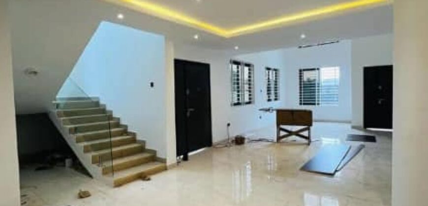 5 bedroom self compound at ashongman estate Tarred road