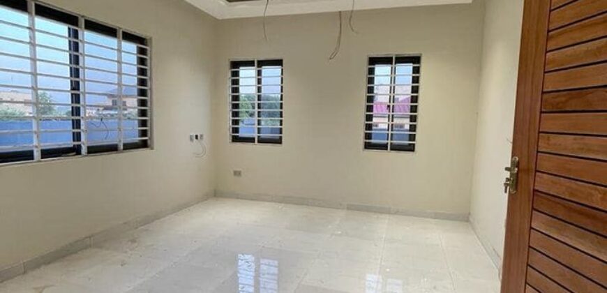 3bedroom house at oyarifar for sale