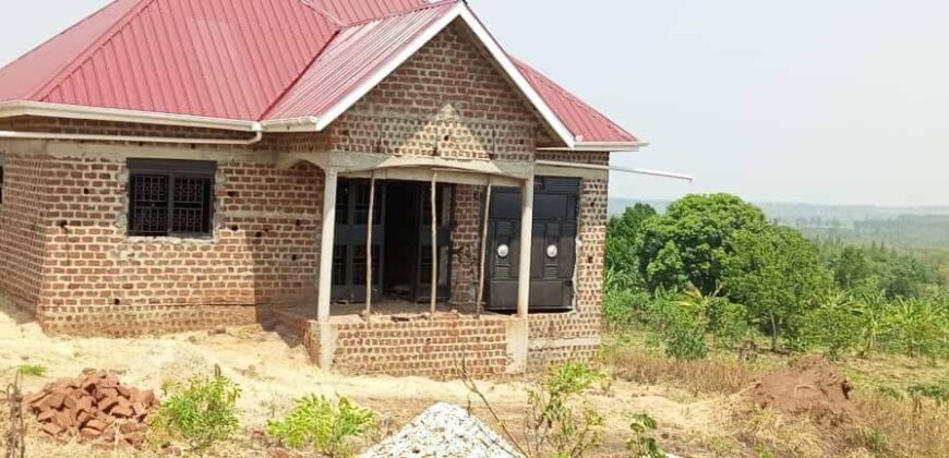 2 BEDROOM SELFCONTAINED WITH 2 ACRESOF LAND FOR SALE AT UGANDA-KAPEEKA