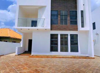 4 Bedrooms house with BQ for sale at Lakeside Accra