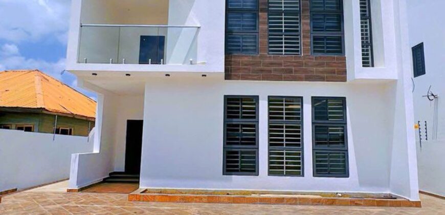 4 Bedrooms house with BQ for sale at Lakeside Accra