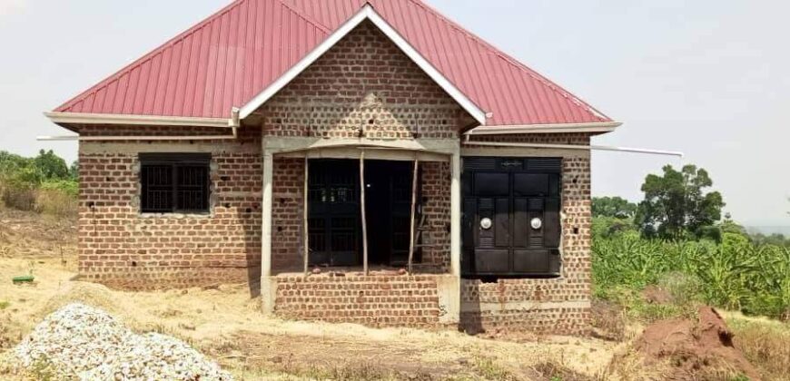 2 BEDROOM SELFCONTAINED WITH 2 ACRESOF LAND FOR SALE AT UGANDA-KAPEEKA