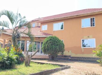 8BEDROOM HOUSE FOR SALE AT UGANDA-KULAMBIRO