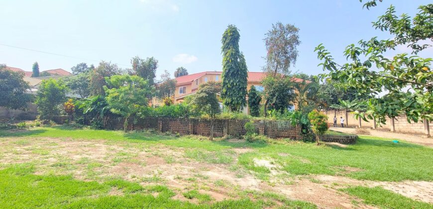 8BEDROOM HOUSE FOR SALE AT UGANDA-KULAMBIRO