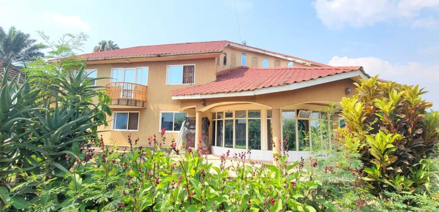 8BEDROOM HOUSE FOR SALE AT UGANDA-KULAMBIRO