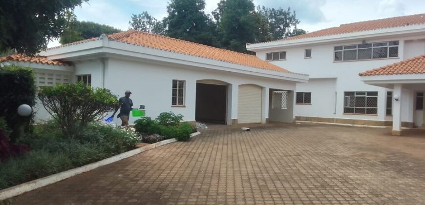 EXECUTIVE FIVE BEDROOM HOUSE TO LET IN RUNDA