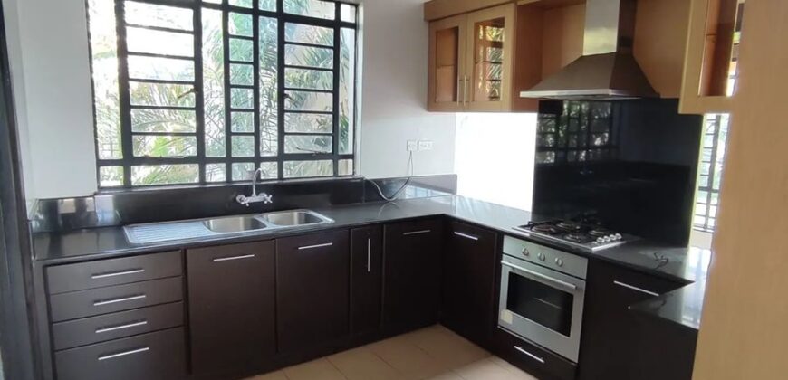 Ngong Rd , 2 minutes drive from prestige and china center. Spacious 3 bedroom apartment to let