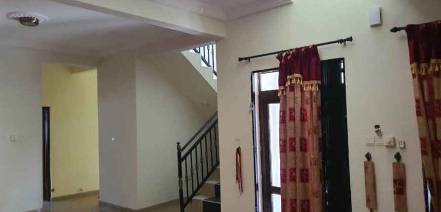 Executive 3 bedroom house for rent at Adjiringanor