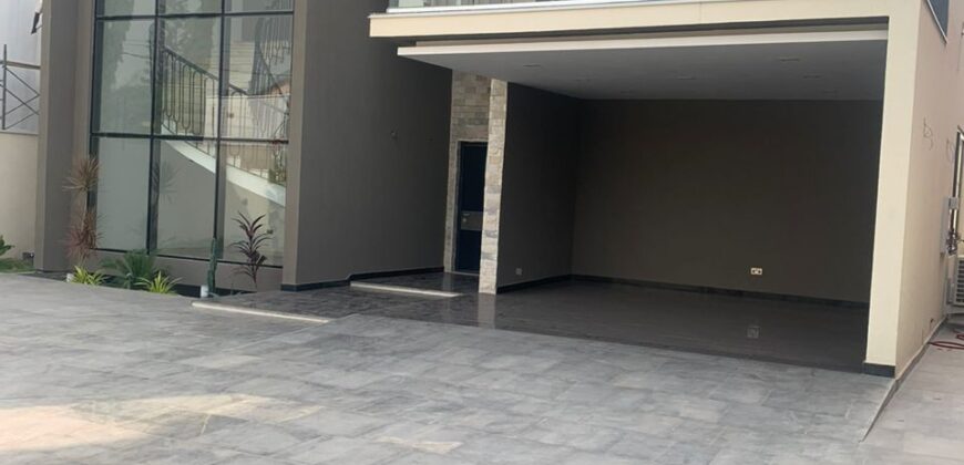 4 bedroom house with swimming pool at Eastlegon is on sale