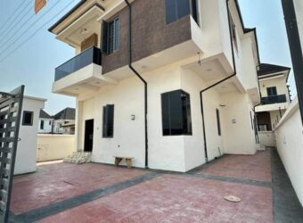 ? Contemporary 5-bedroom fully detached duplex for sale in Ikota, Lekki, Lagos