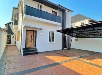 4 BEDROOM FULLY DETACHED DUPLEX