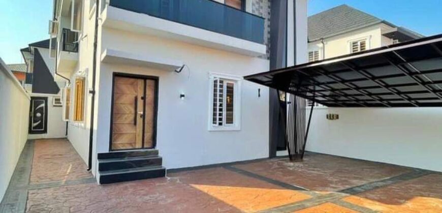 4 BEDROOM FULLY DETACHED DUPLEX