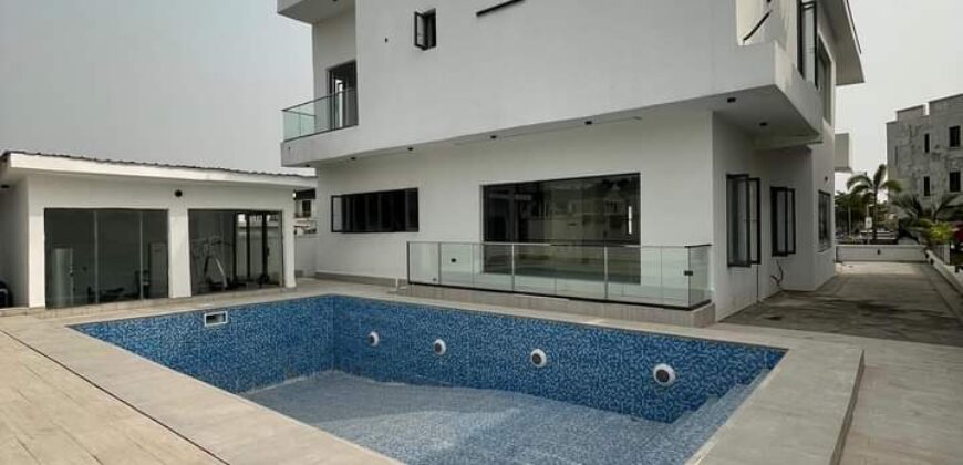 5 BEDROOM FULLY DETACHED DUPLEX