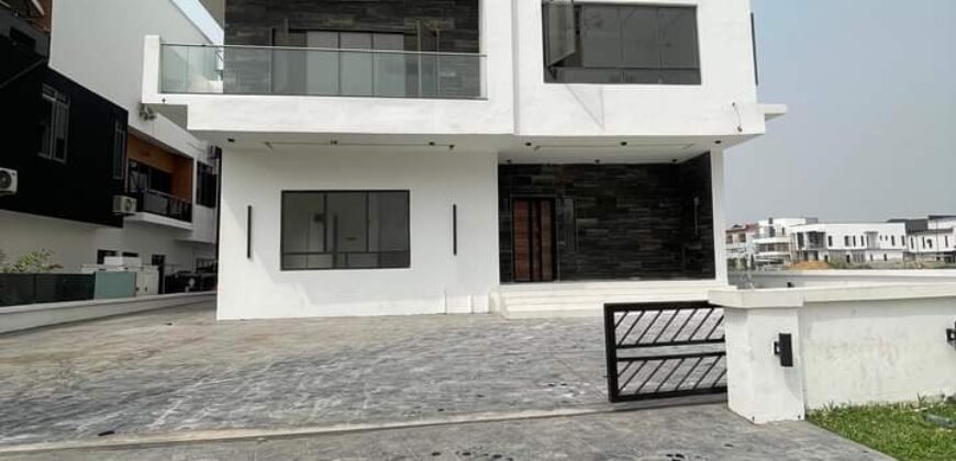 5 BEDROOM FULLY DETACHED DUPLEX