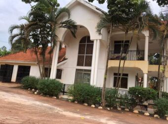 8 bedroom house for sale at UGanda -kawanda