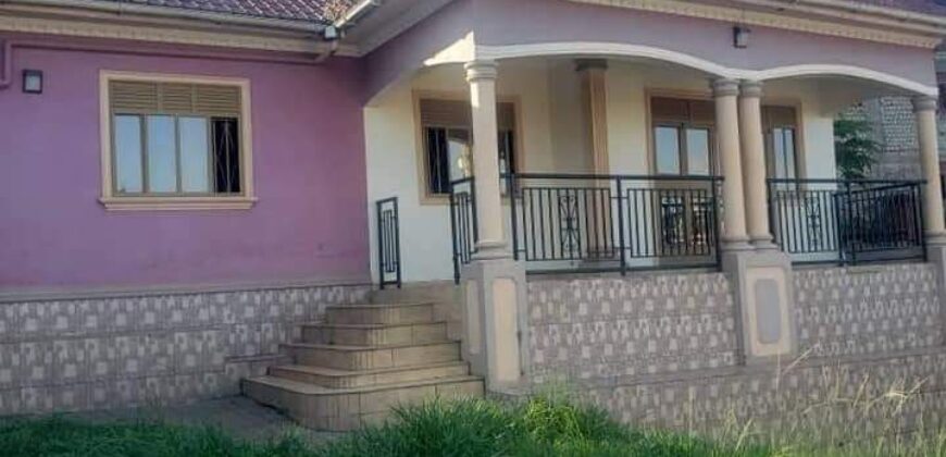 3BEDROOM HOUSE FOR SALE AT UGANDA -ENTEBBE