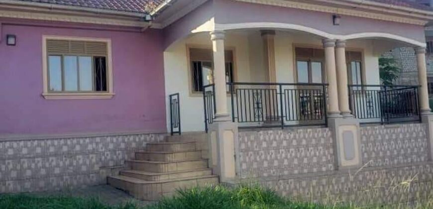 3BEDROOM HOUSE FOR SALE AT UGANDA -ENTEBBE