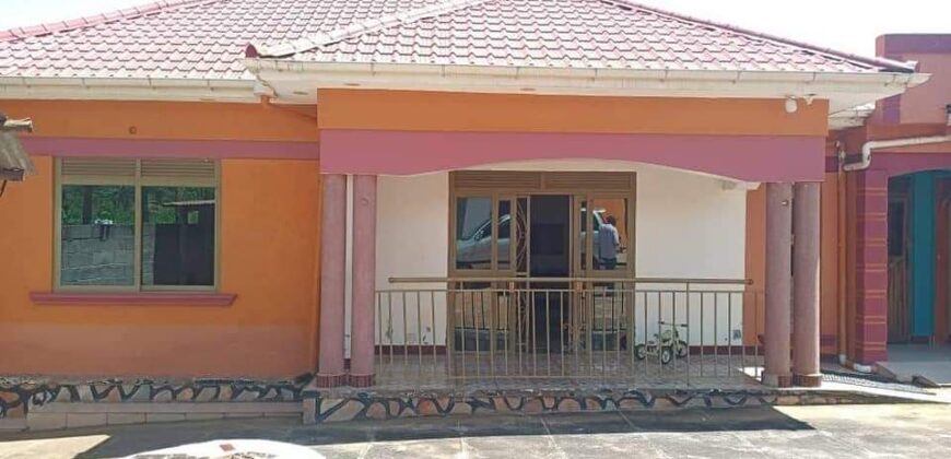 3BEDROOM HOUSE FOR SALE AT UGANDA -ANKWERO