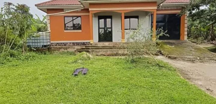 House on quick sale has 3bedroom house at UGanda -Buloba-Buyala(mityana road) 