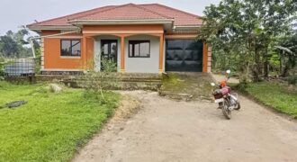 House on quick sale has 3bedroom house at UGanda -Buloba-Buyala(mityana road) 