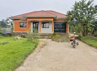 House on quick sale has 3bedroom house at UGanda -Buloba-Buyala(mityana road) 